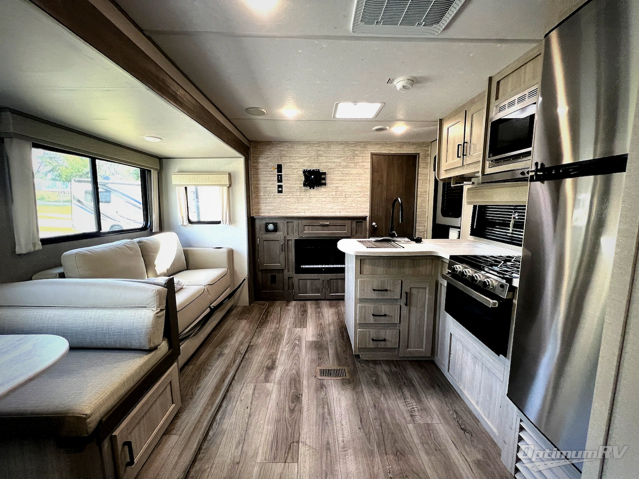 2025 Coachmen Catalina Legacy Edition 343BHTS Photo 5