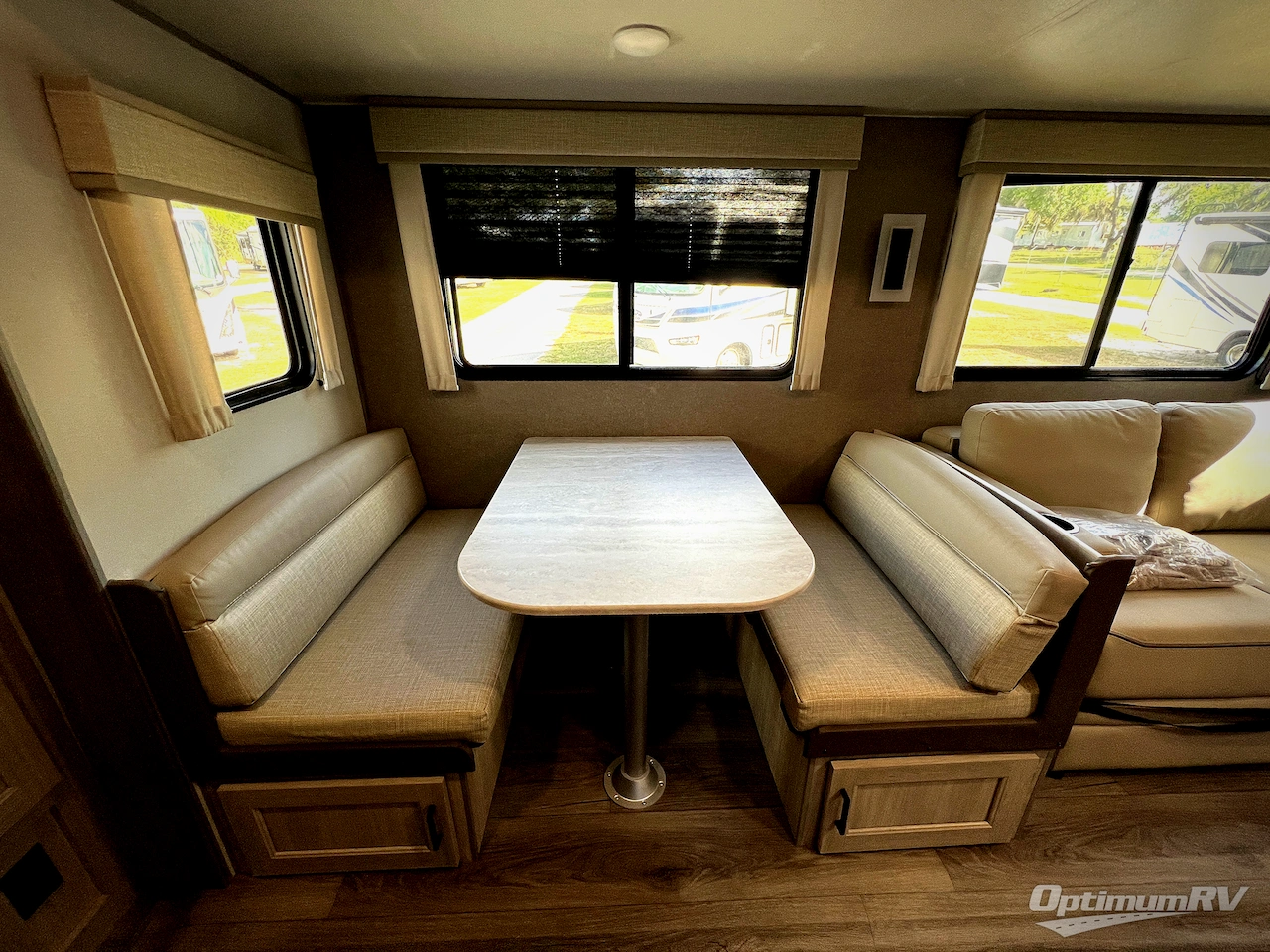 2025 Coachmen Catalina Legacy Edition 343BHTS Photo 9