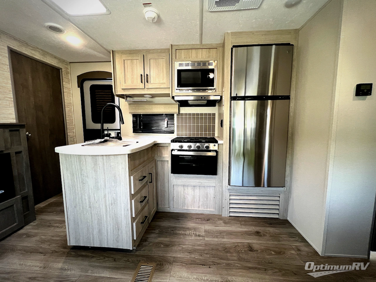 2025 Coachmen Catalina Legacy Edition 343BHTS Photo 10
