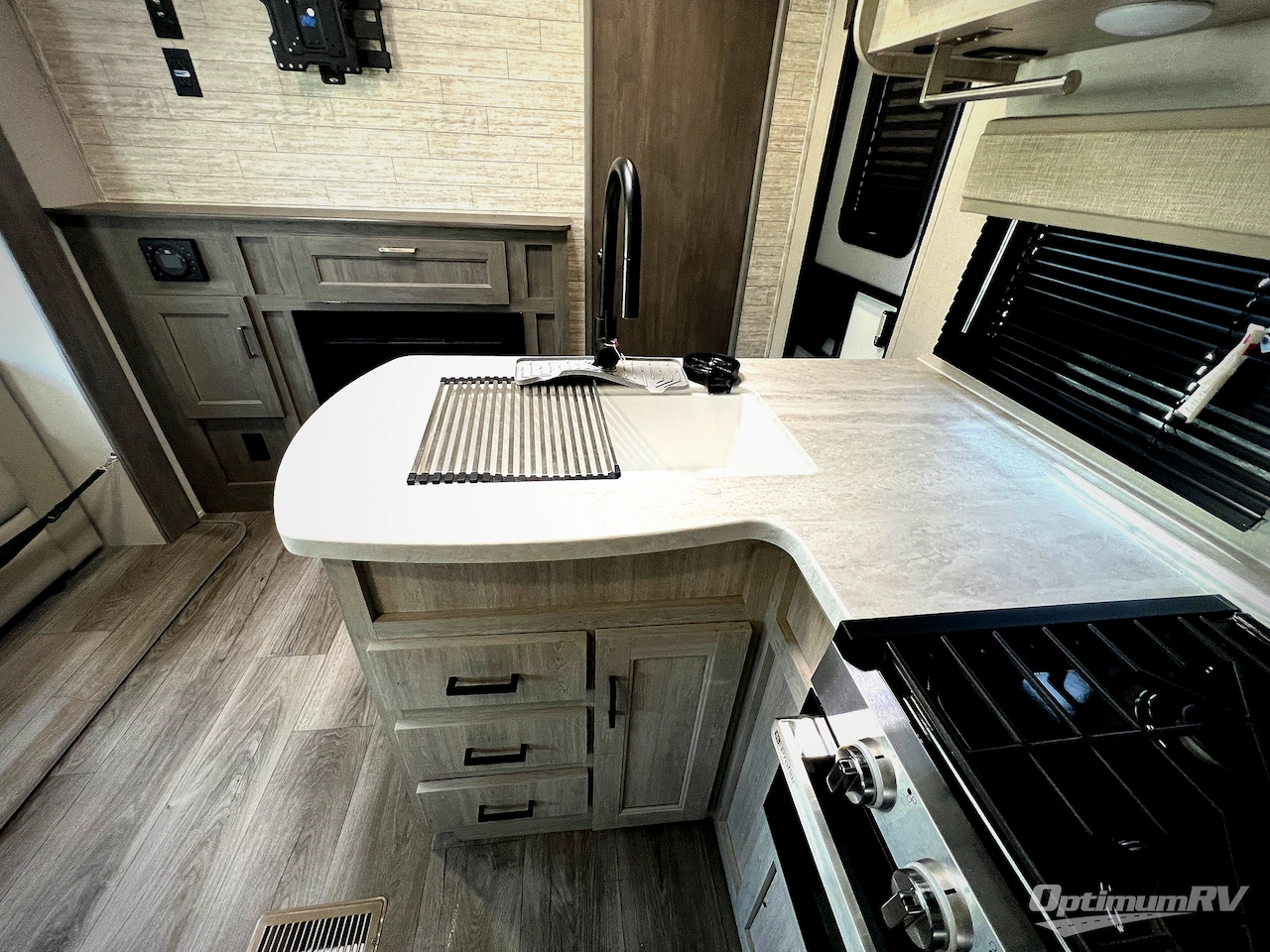 2025 Coachmen Catalina Legacy Edition 343BHTS Photo 11
