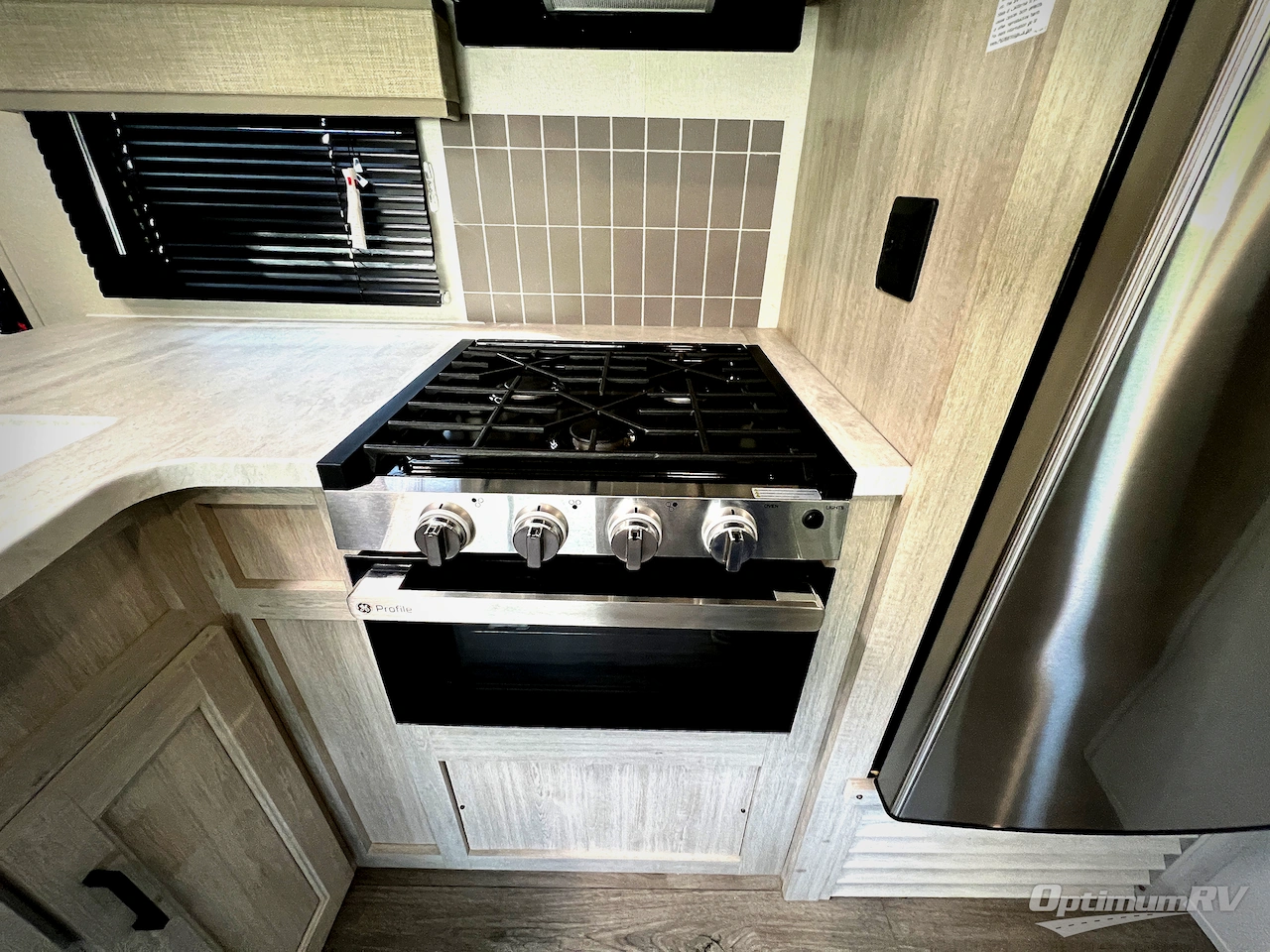 2025 Coachmen Catalina Legacy Edition 343BHTS Photo 12