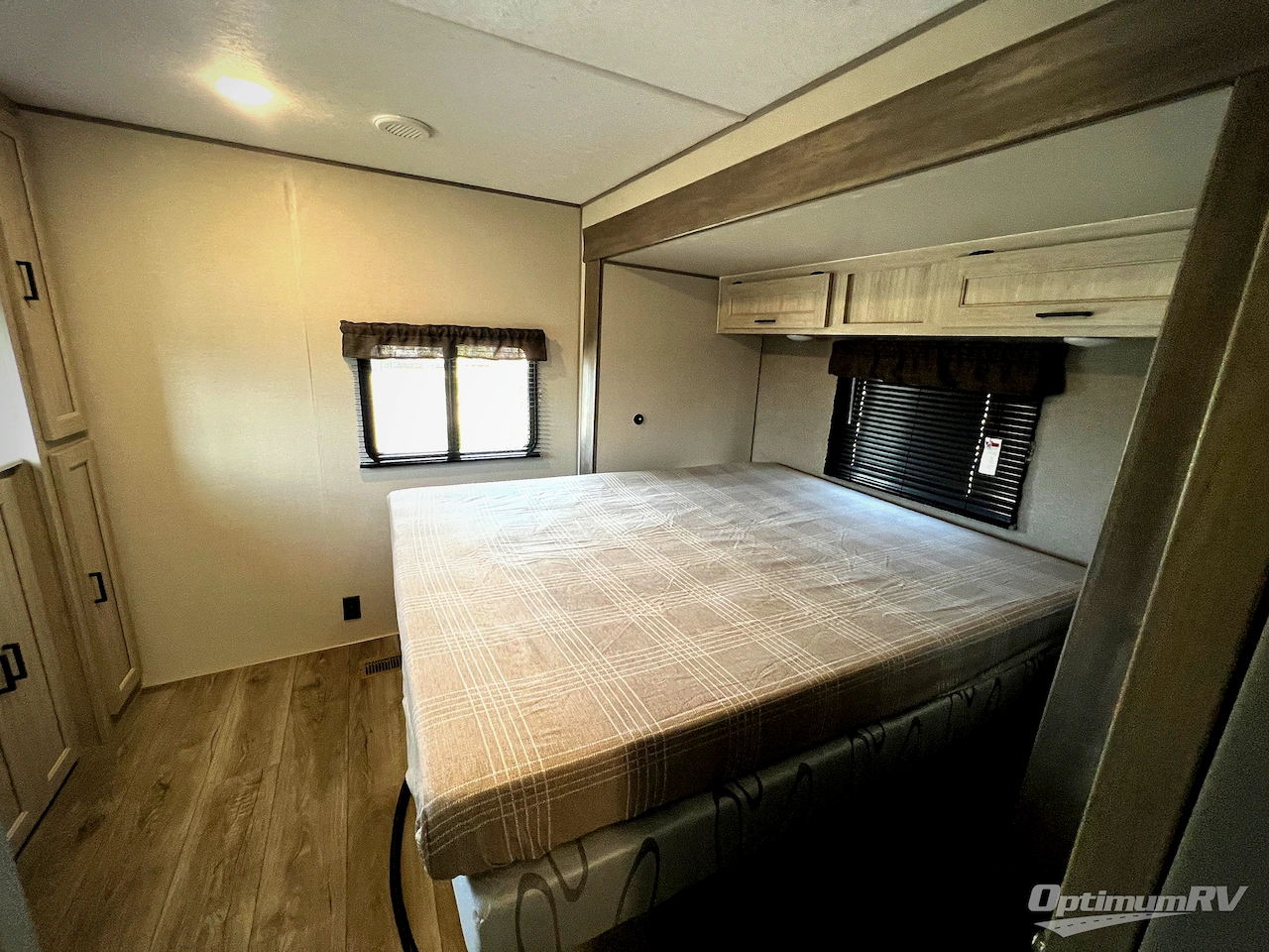 2025 Coachmen Catalina Legacy Edition 343BHTS Photo 16