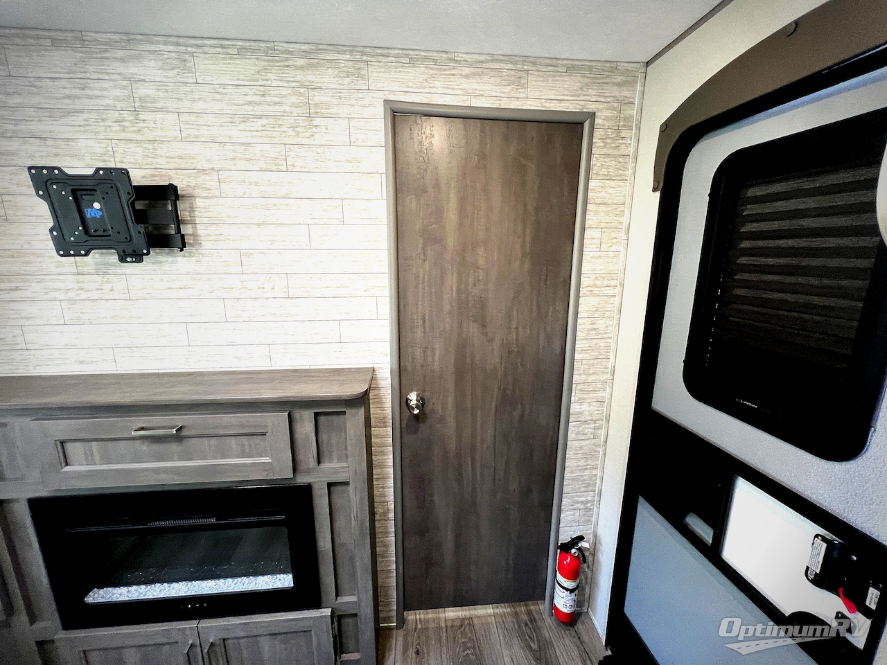 2025 Coachmen Catalina Legacy Edition 343BHTS Photo 20