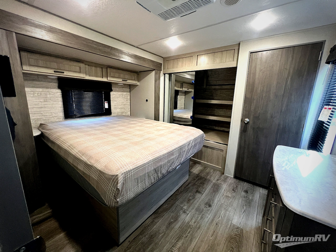 2025 Coachmen Catalina Legacy Edition 343BHTS Photo 21