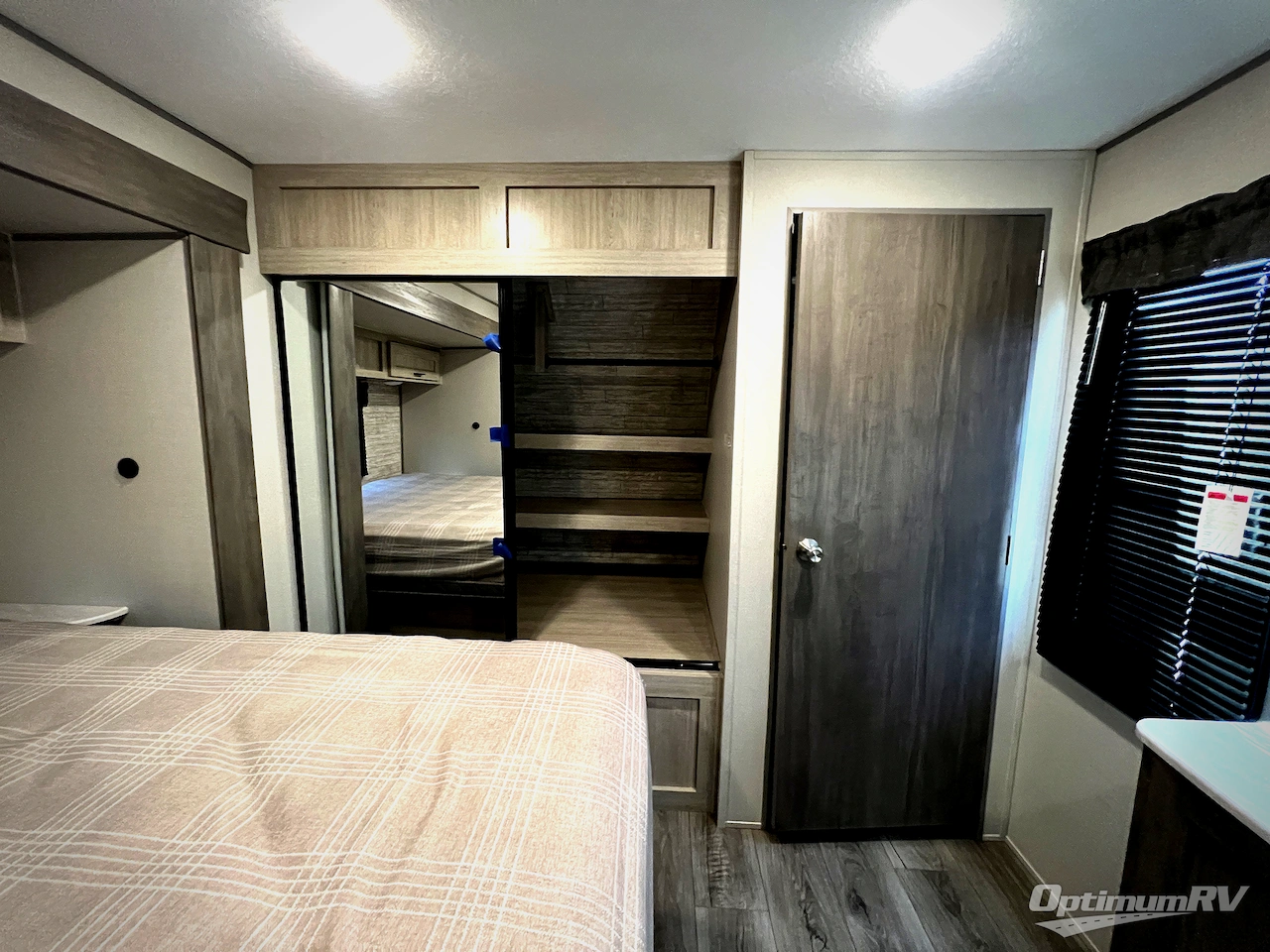 2025 Coachmen Catalina Legacy Edition 343BHTS Photo 23