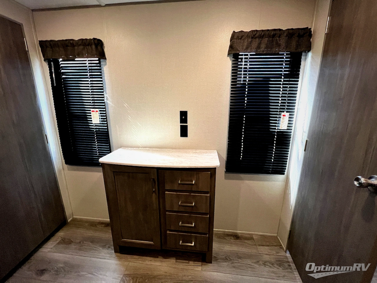 2025 Coachmen Catalina Legacy Edition 343BHTS Photo 24