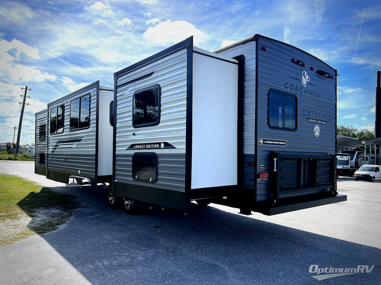 2025 Coachmen Catalina Legacy Edition 343BHTS Photo 2