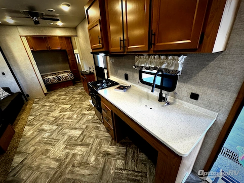 2025 HL Enterprise Hy-Line 38 Premier RV Photo 2