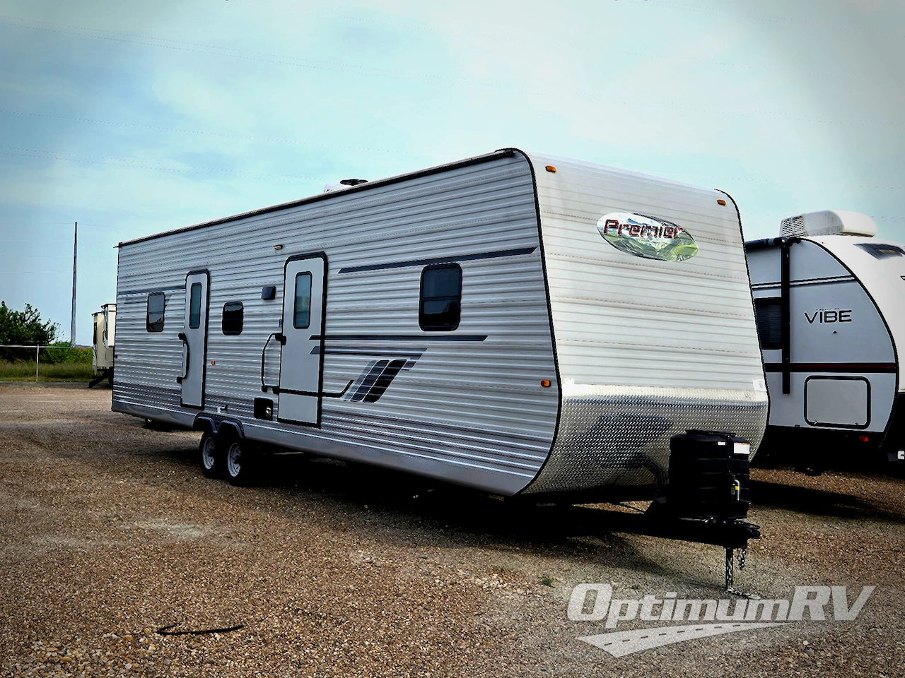 2025 HL Enterprise Hy-Line 38 Premier Photo 1