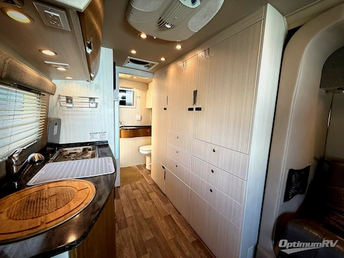 2013 Leisure Travel Free Spirit Free Spirit SS RV Photo 4