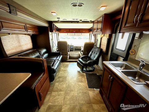 2014 Fleetwood Storm 32V RV Photo 2
