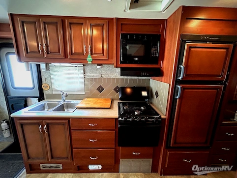 2014 Fleetwood Storm 32V RV Photo 3
