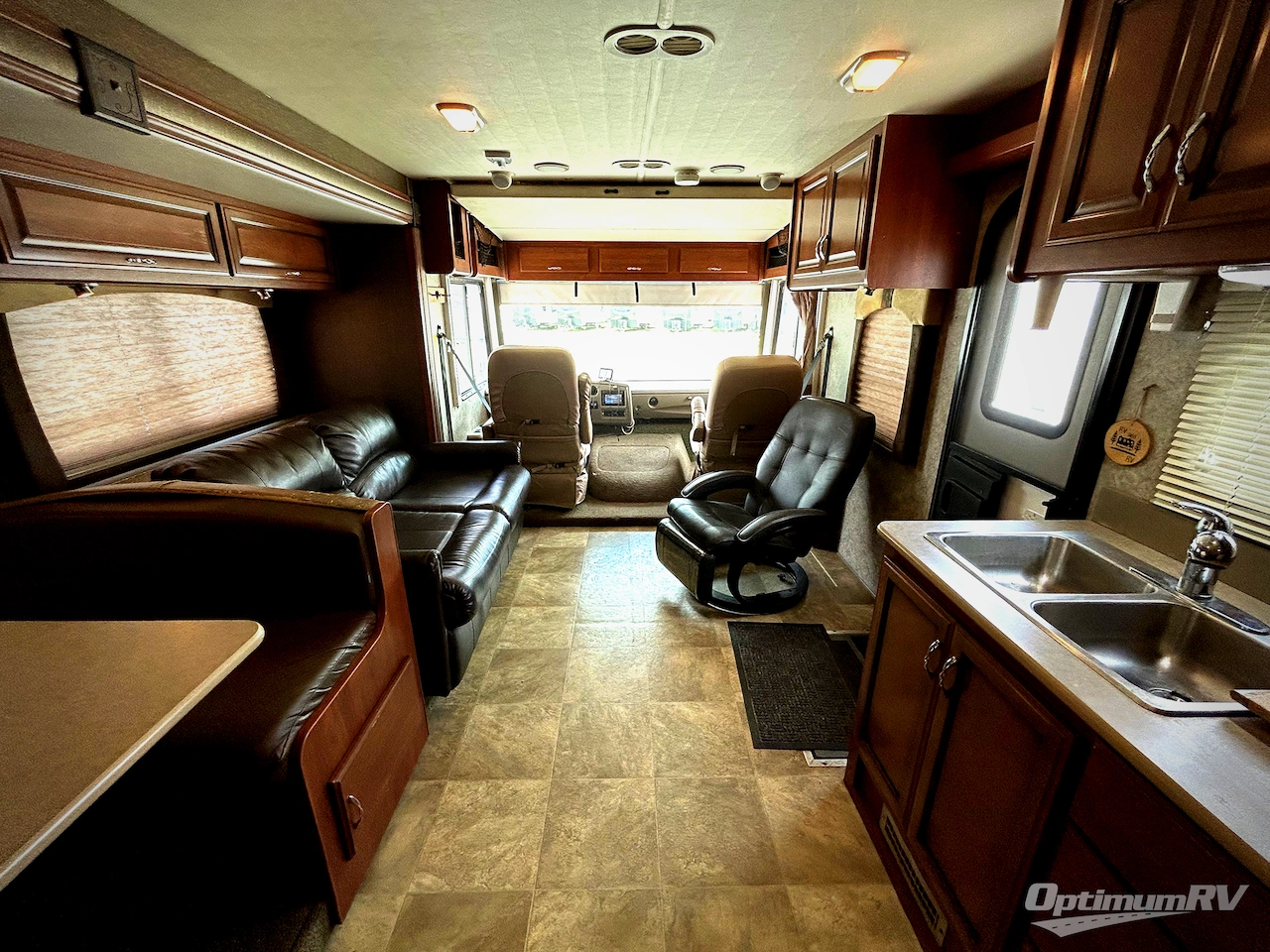 2014 Fleetwood Storm 32V Photo 2