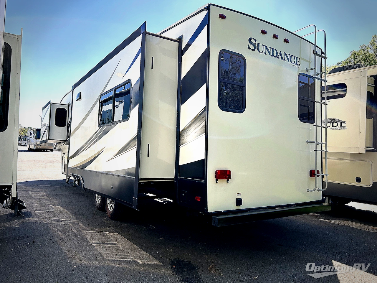 2017 Heartland Sundance 3280RES Photo 3