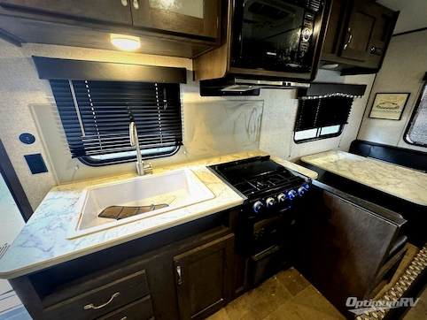 2021 Dutchmen Coleman Lantern LT Series 202RD RV Photo 2
