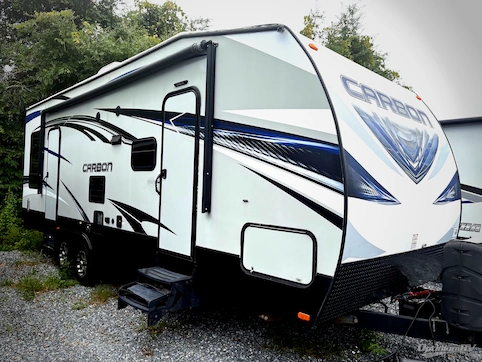 Used 2017 Keystone Carbon 27 Featured Photo