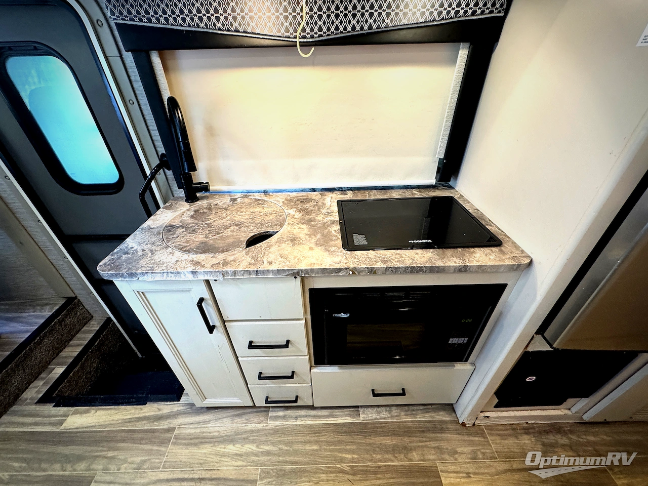 2021 Thor Axis 24.1 Photo 8