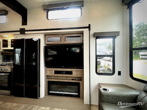 2025 Palomino Puma Destination 402LFT RV Photo 2