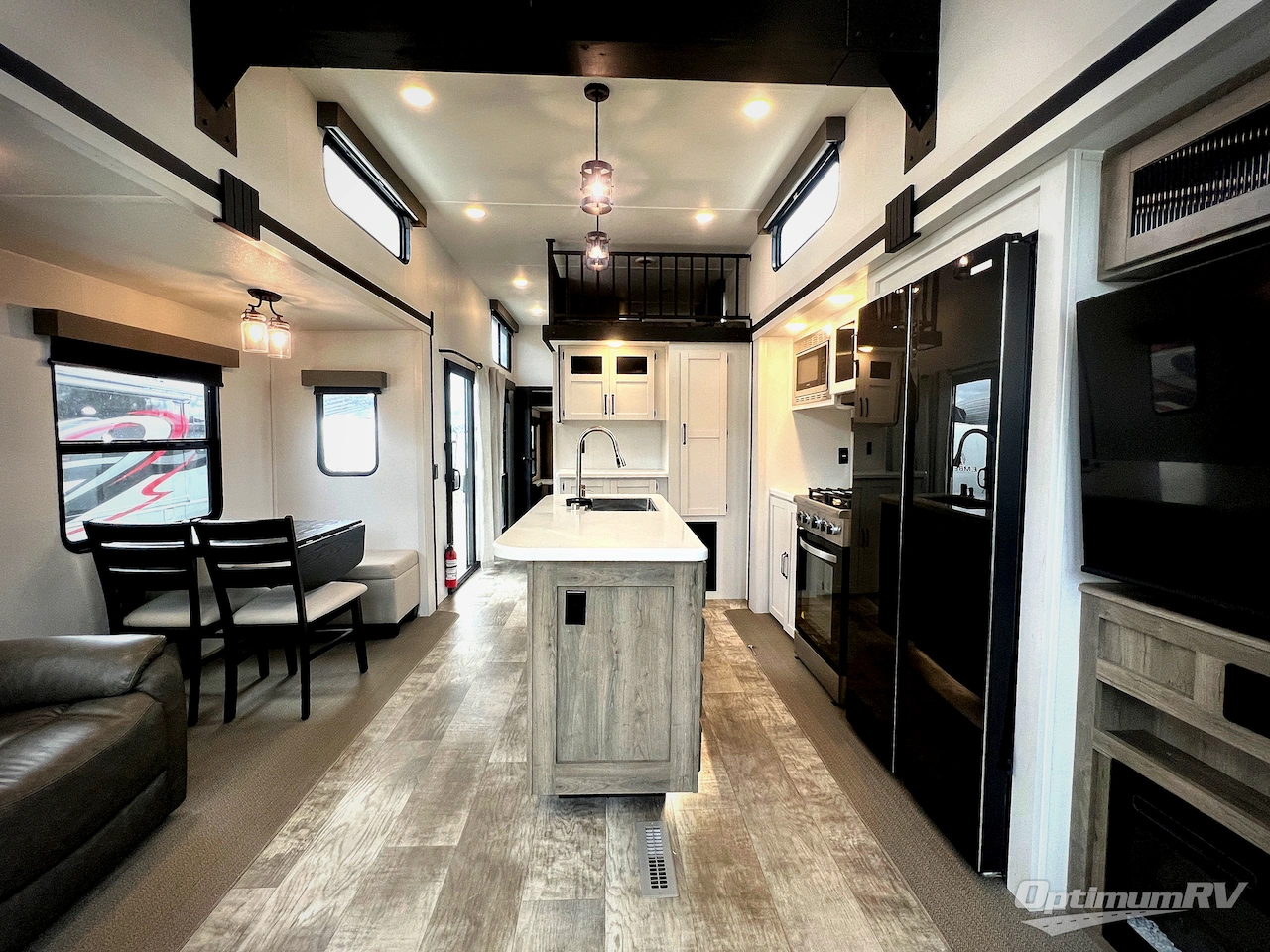 2025 Palomino Puma Destination 402LFT Photo 4