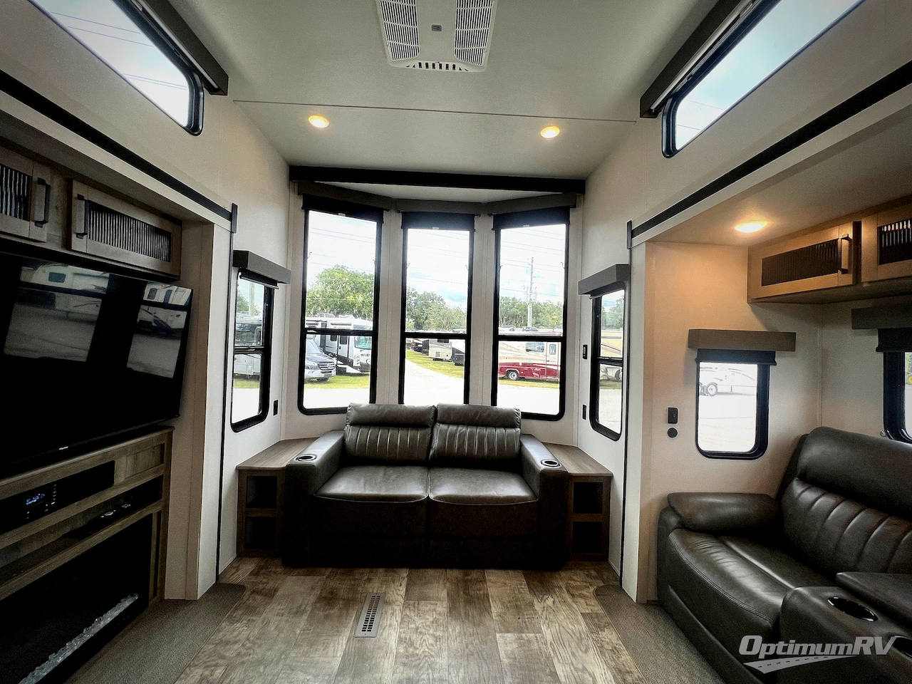 2025 Palomino Puma Destination 402LFT Photo 6