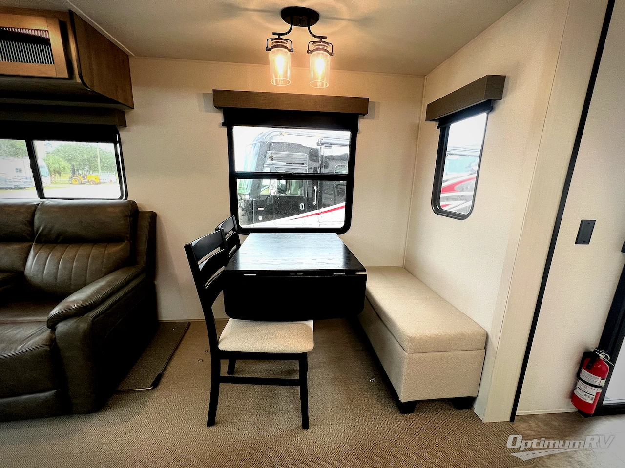 2025 Palomino Puma Destination 402LFT Photo 9