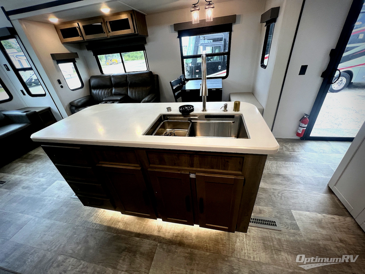 2025 Palomino Puma Destination 402LFT Photo 11