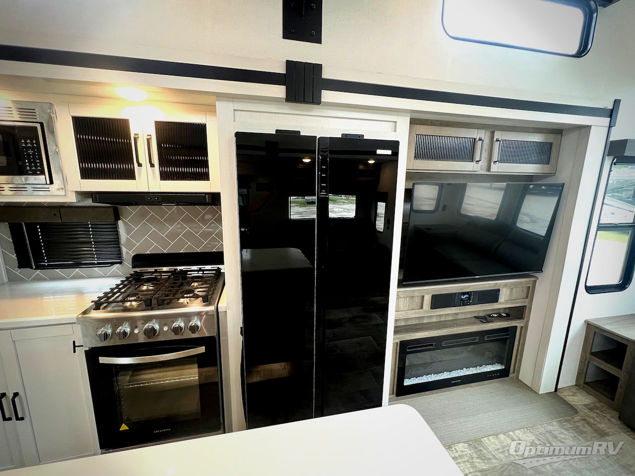 2025 Palomino Puma Destination 402LFT Photo 14