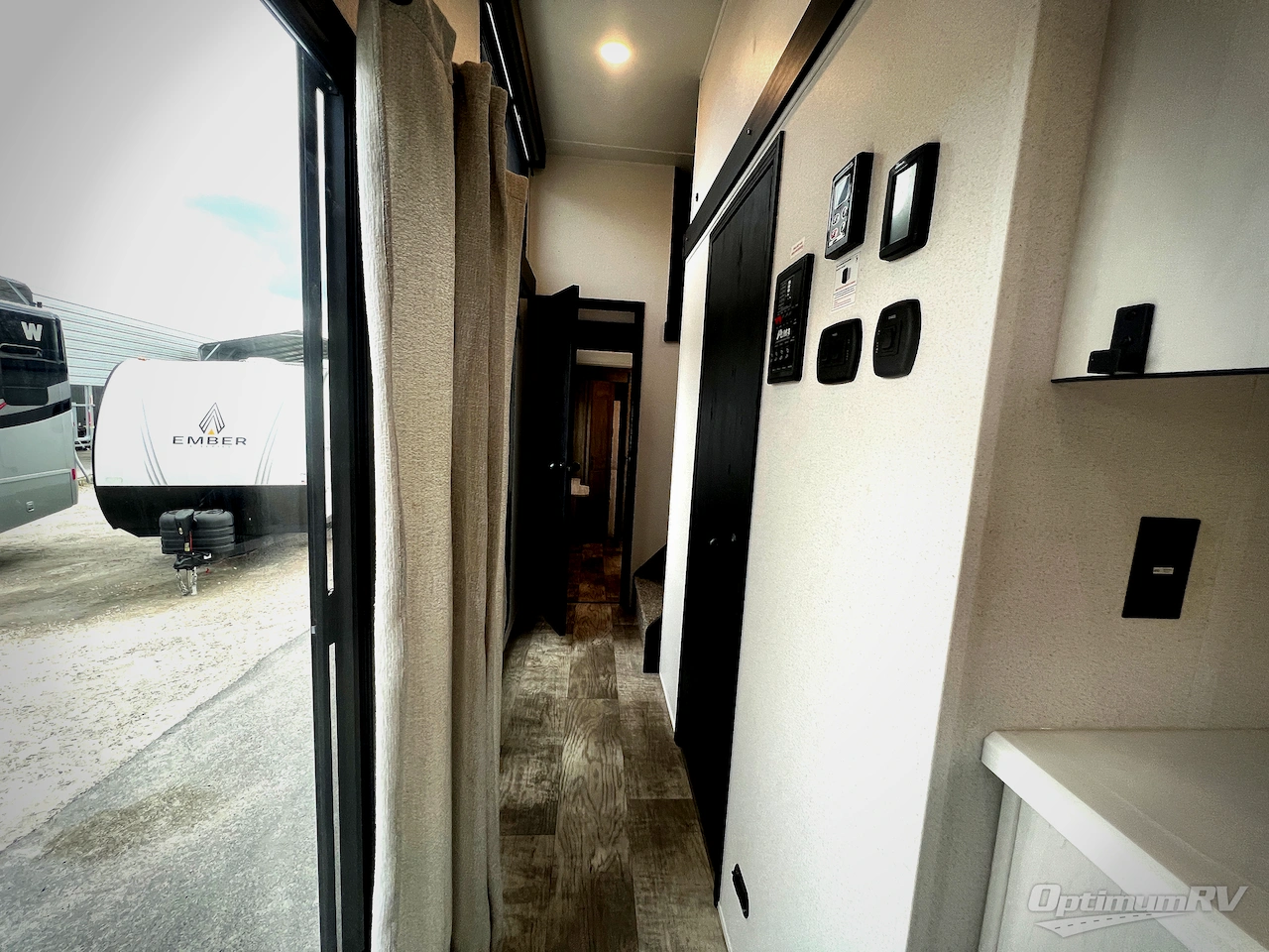 2025 Palomino Puma Destination 402LFT Photo 15