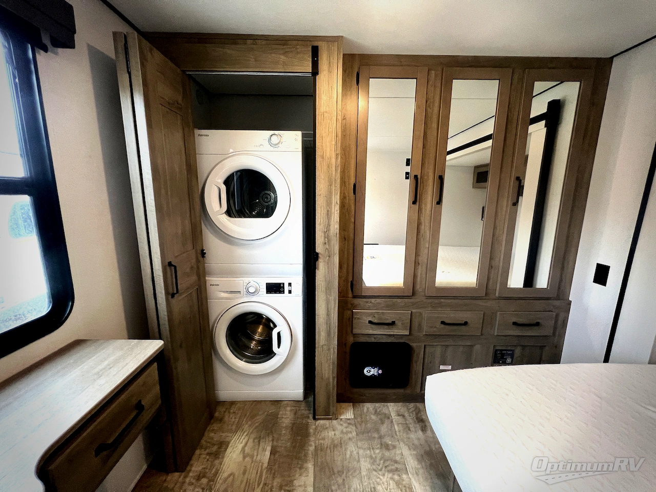 2025 Palomino Puma Destination 402LFT Photo 21