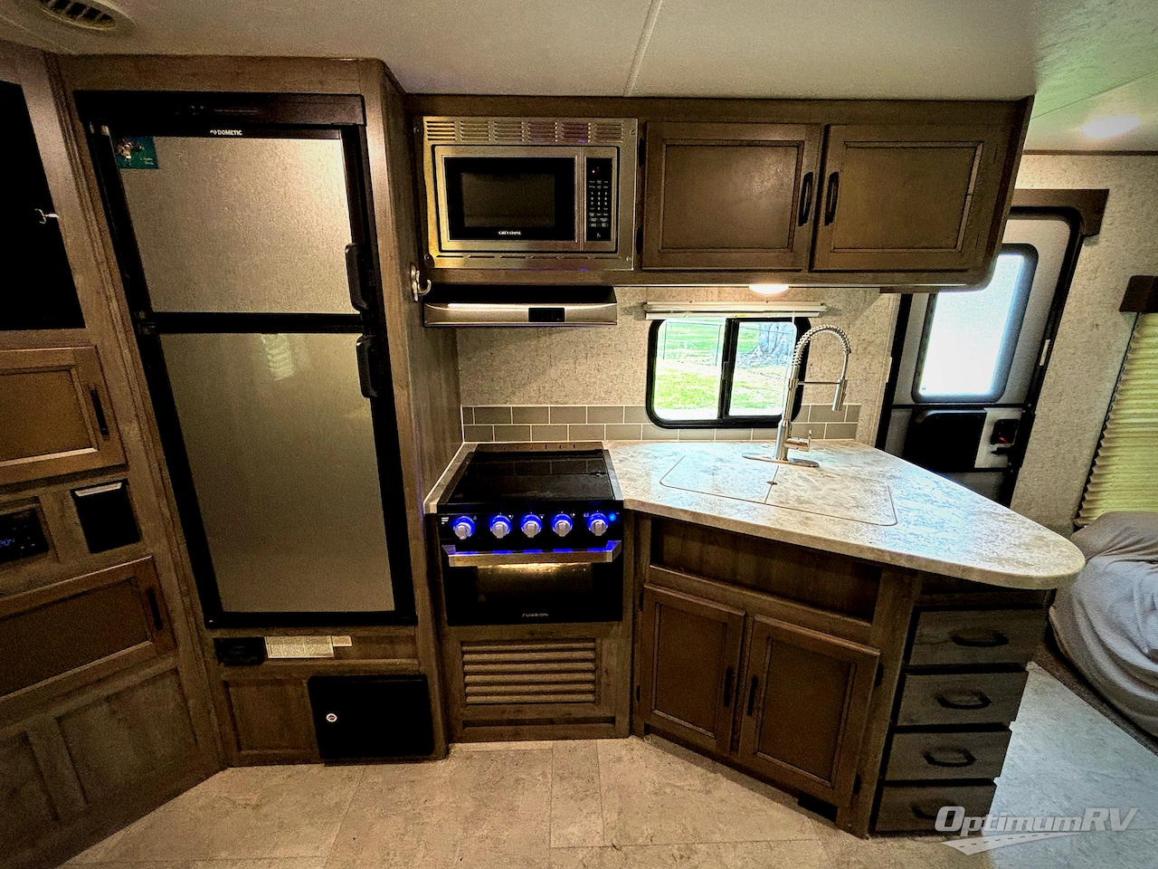 2020 Coachmen Apex Ultra-Lite 279RLSS Photo 6