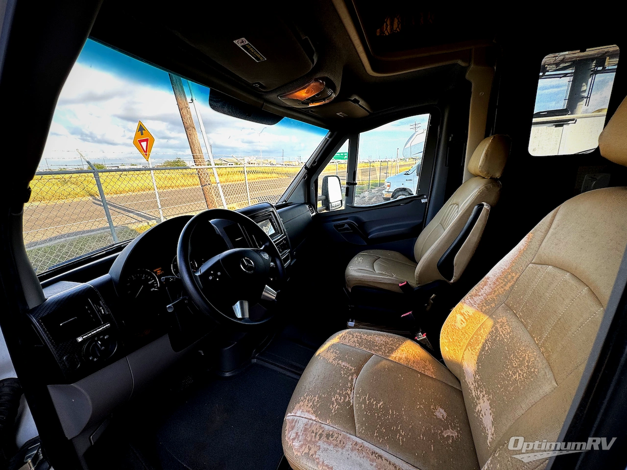 2017 Itasca Navion 24J Photo 3