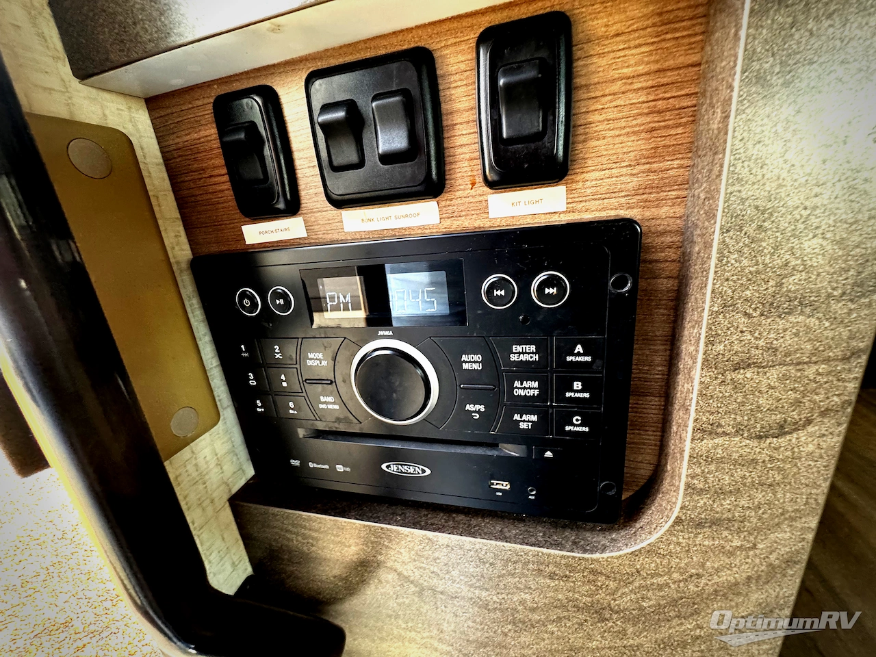 2017 Itasca Navion 24J Photo 5