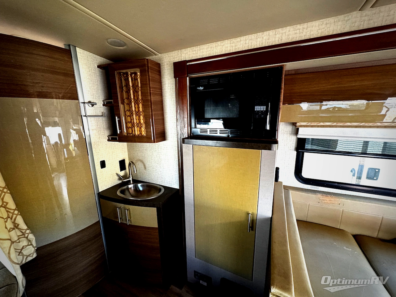 2017 Itasca Navion 24J Photo 10