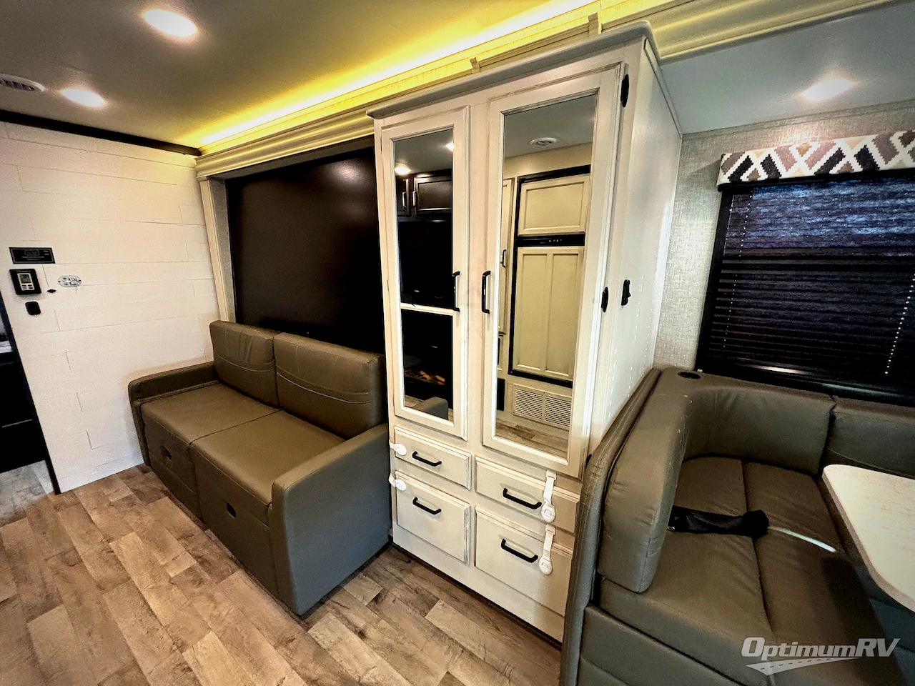 2022 Entegra Odyssey 26M Photo 13