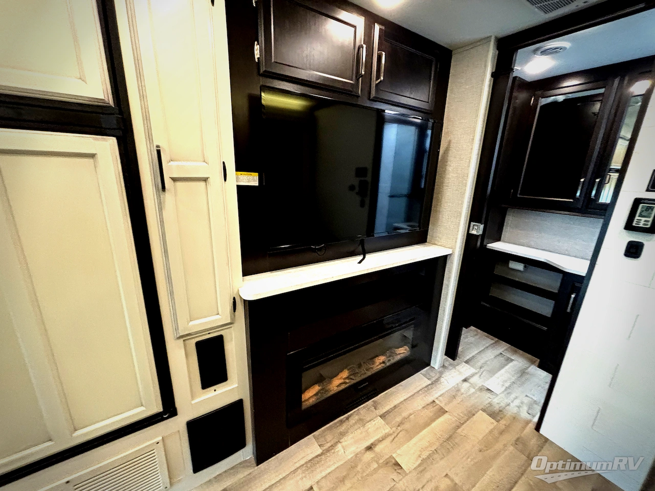 2022 Entegra Odyssey 26M Photo 14