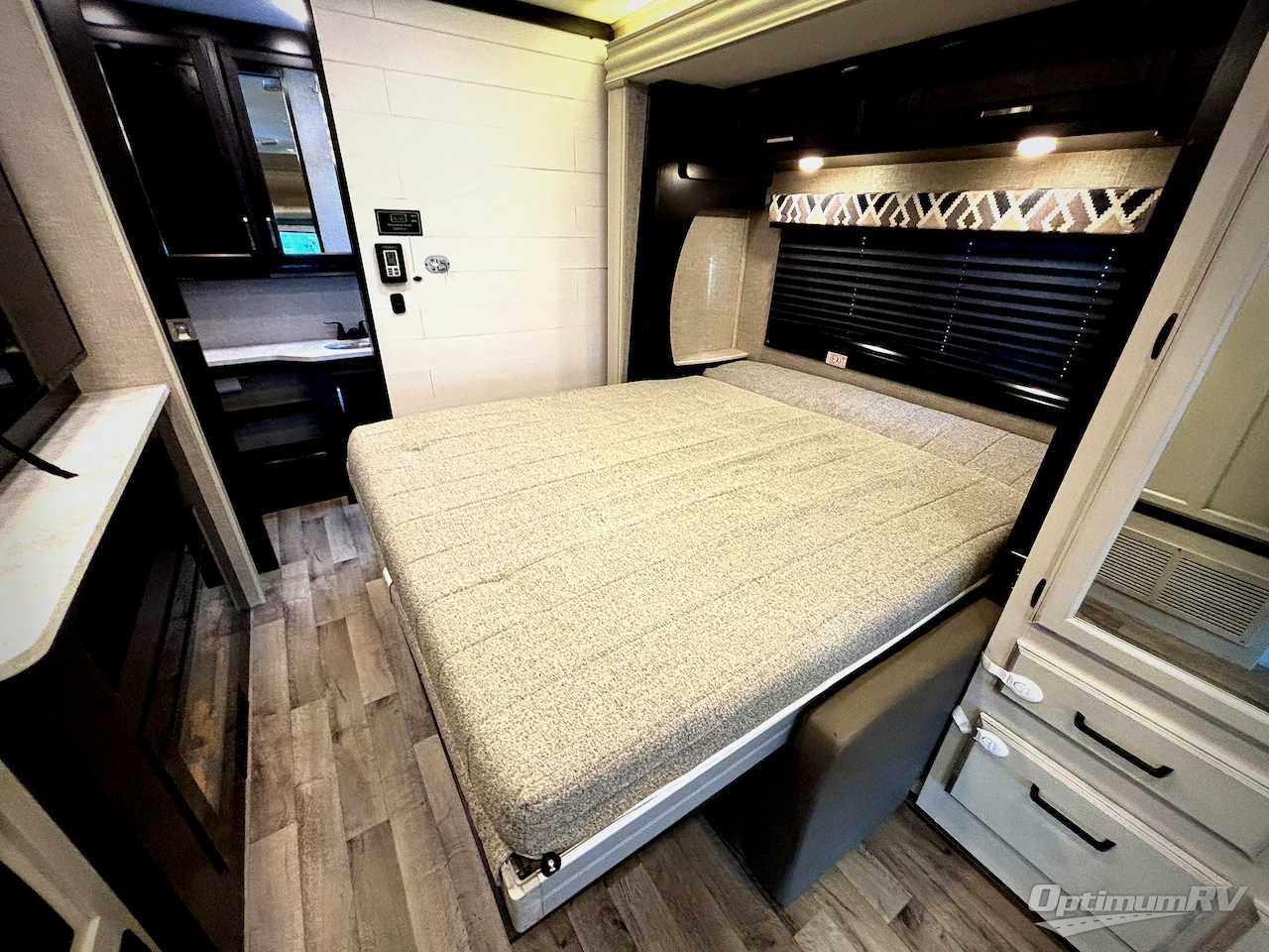 2022 Entegra Odyssey 26M Photo 16