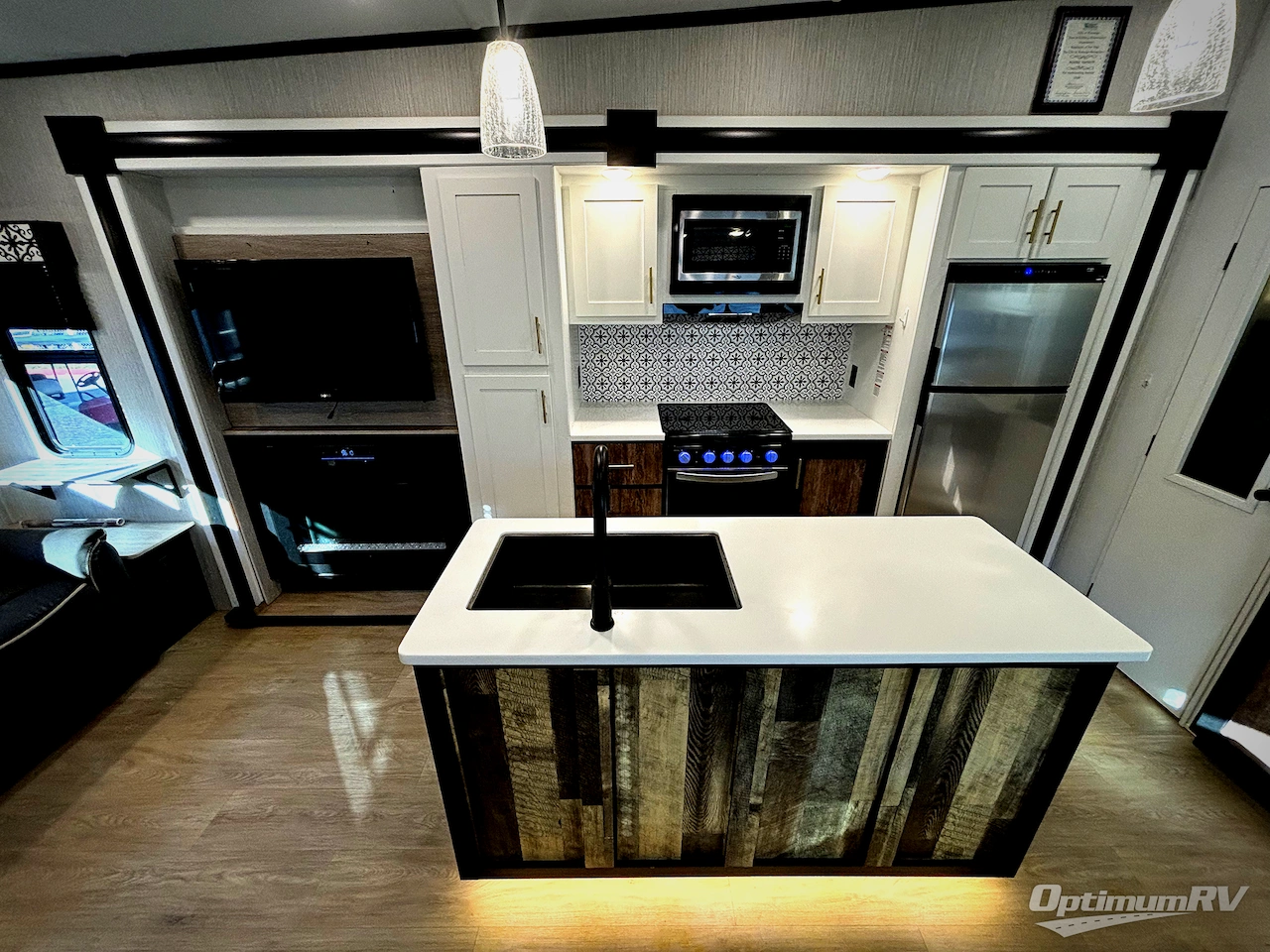 2021 Forest River Wildcat 336RLS Photo 5