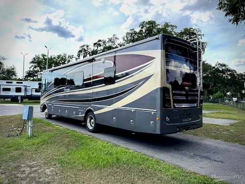 2016 Fleetwood Bounder 35K RV Photo 3