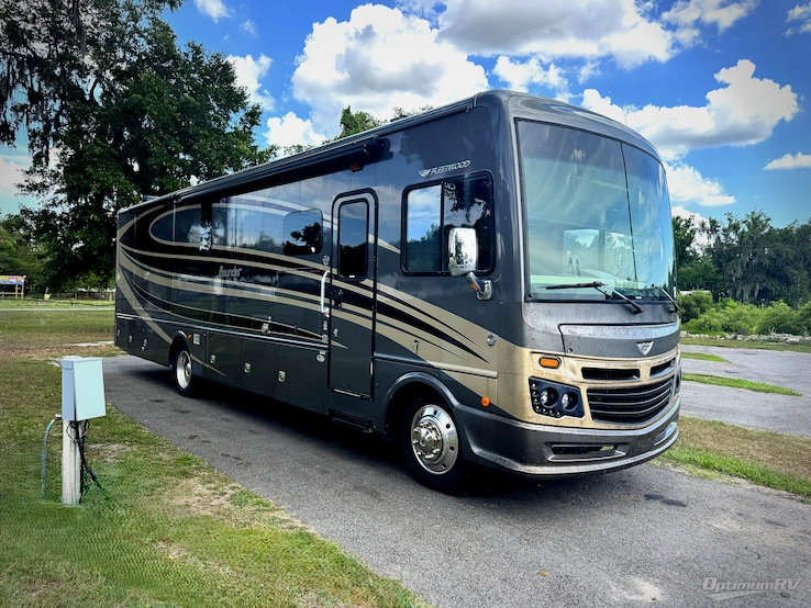 2016 Fleetwood Bounder 35K RV Photo 1