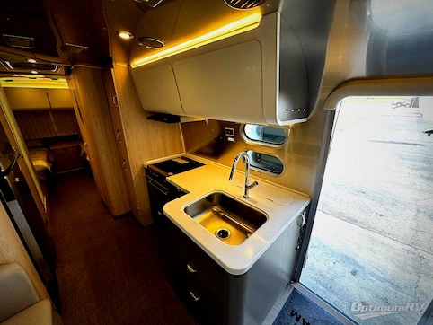 2022 Airstream Globetrotter 27FB RV Photo 2