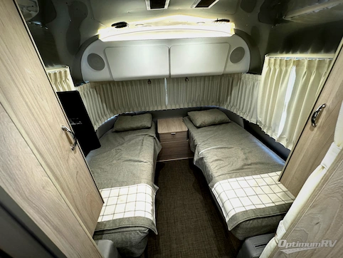 2022 Airstream Globetrotter 27FB RV Photo 4