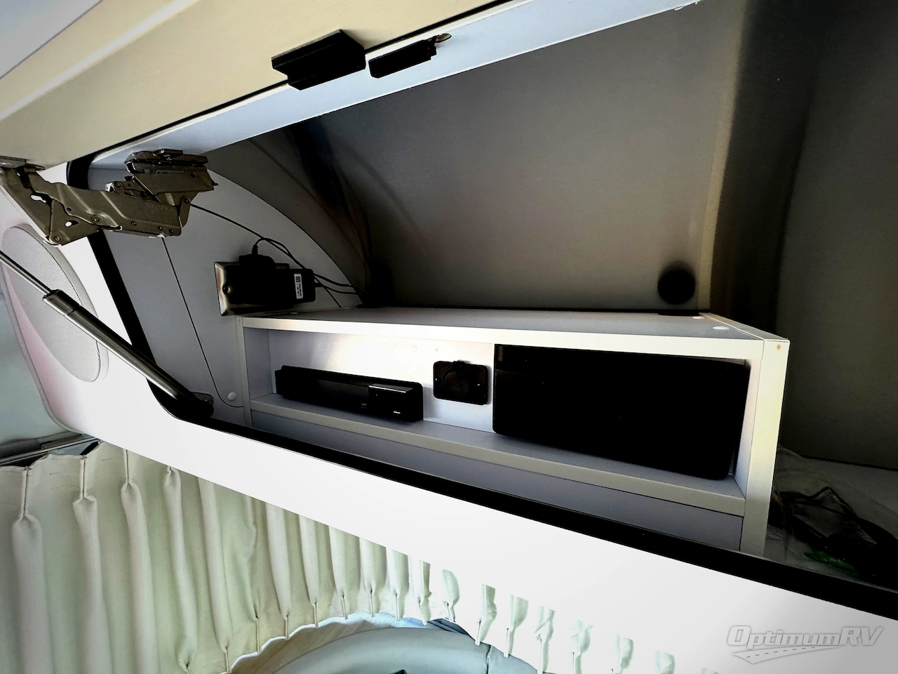2022 Airstream Globetrotter 27FB Photo 1
