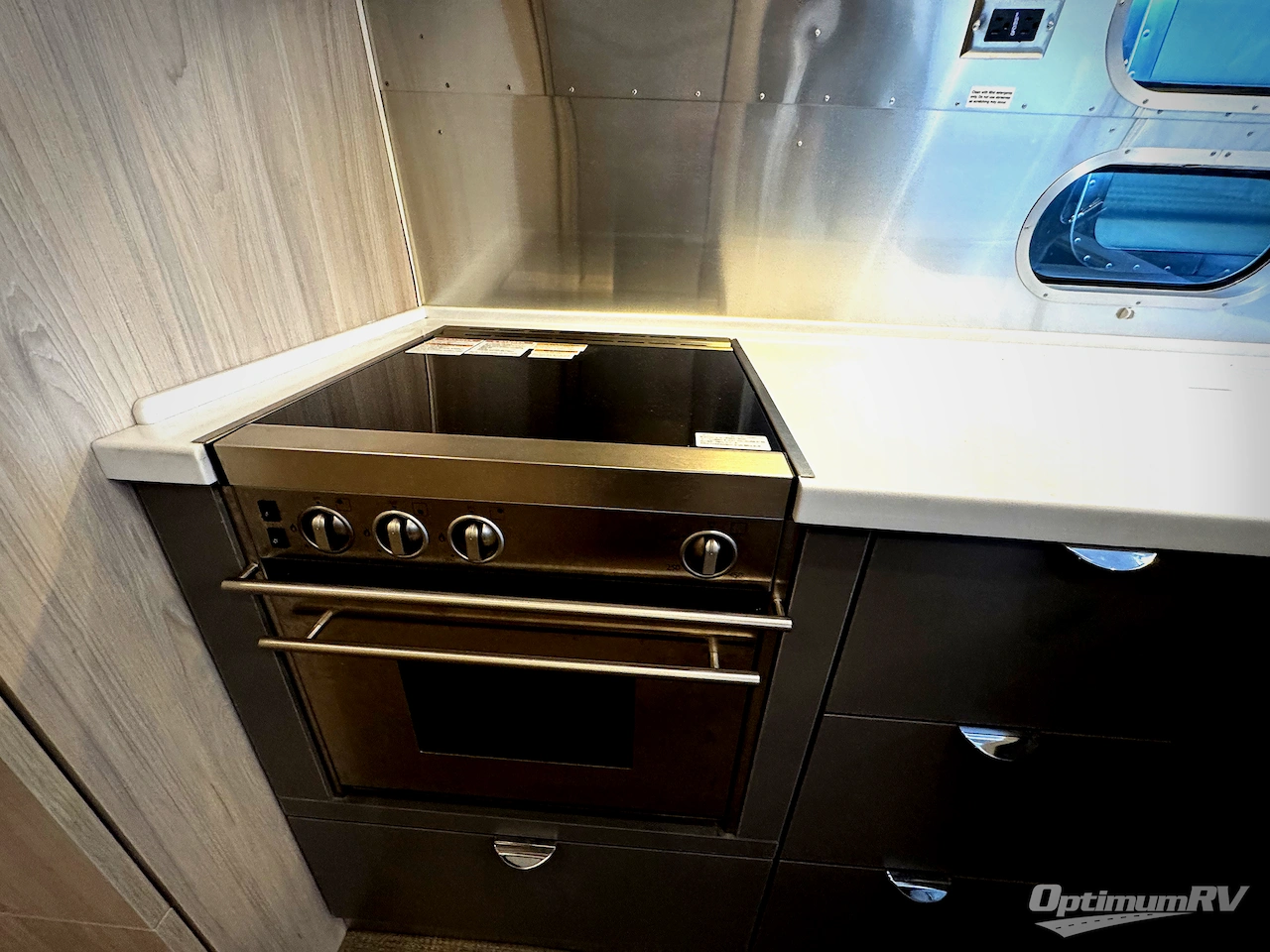 2022 Airstream Globetrotter 27FB Photo 6