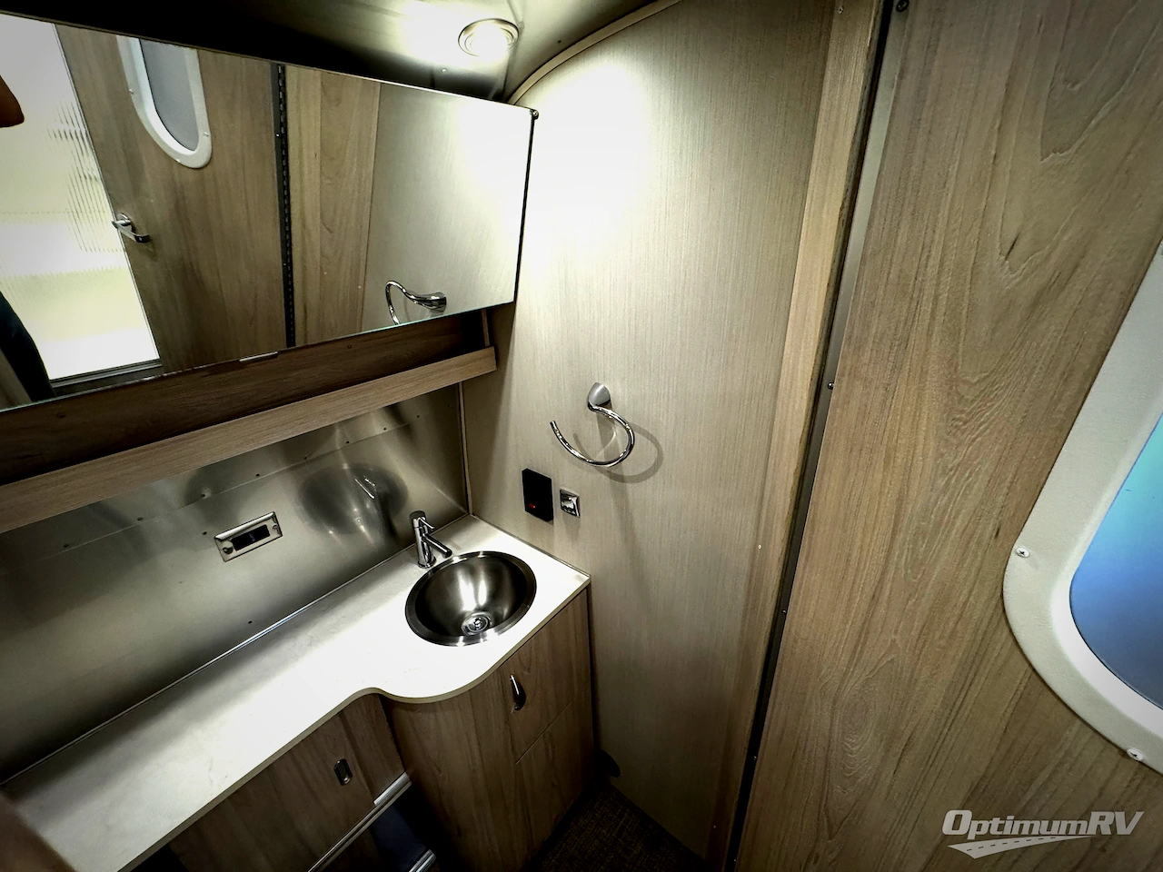 2022 Airstream Globetrotter 27FB Photo 12