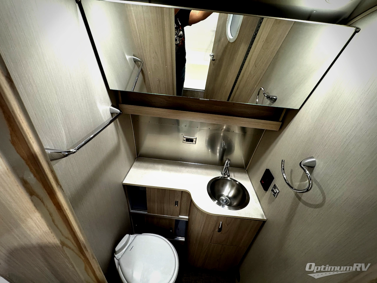 2022 Airstream Globetrotter 27FB Photo 13