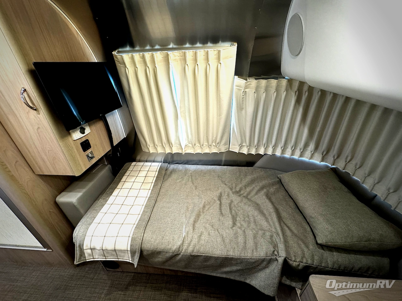 2022 Airstream Globetrotter 27FB Photo 18