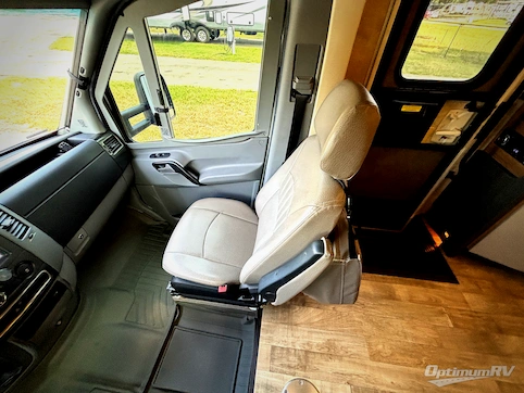2018 Winnebago View 24D RV Photo 3