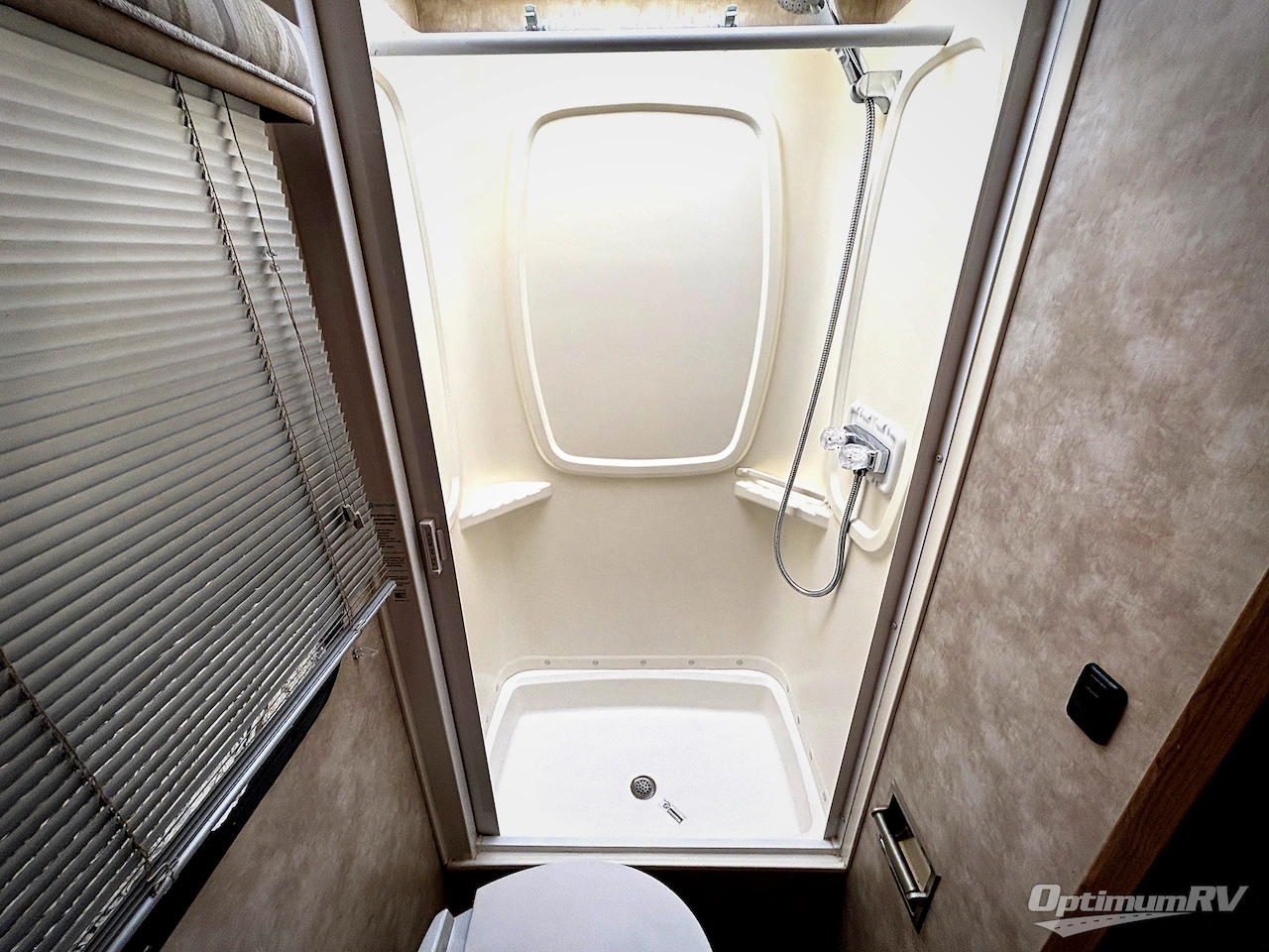 2018 Winnebago View 24D Photo 17