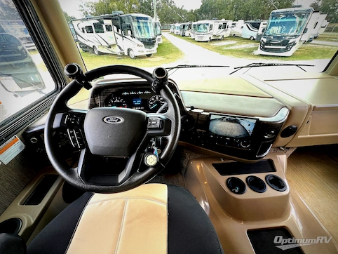 2021 Thor Challenger 35MQ RV Photo 2