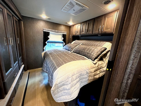 2021 Thor Challenger 35MQ RV Photo 4